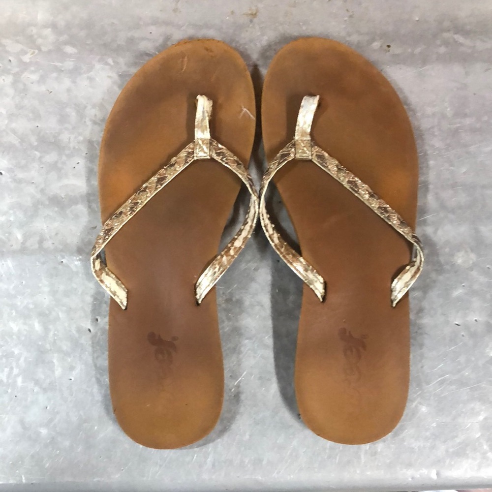 Lightly worn tan with gold shimmer strap REEF flip flops ~ size 8.5